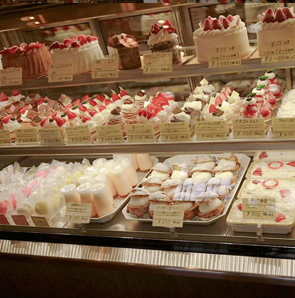 成田菓子工房モンシュシュのキャラケーキ
